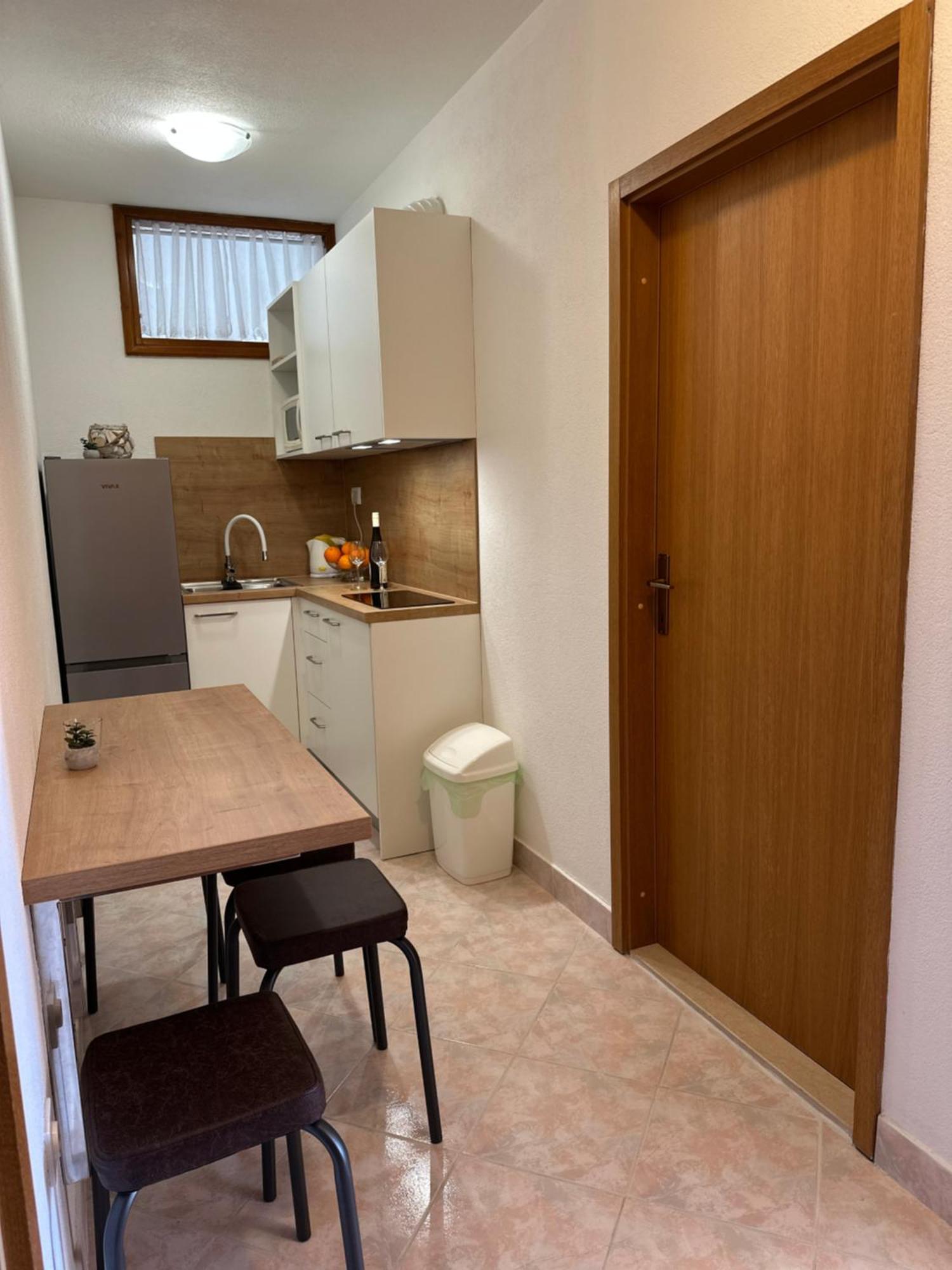 Apartmani Jurica I Ankica Brela Buitenkant foto